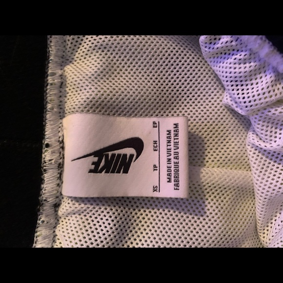 NIKE X OFF-WHITE Women’s NRG Shorts - Picture 4 of 4